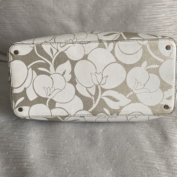 Kate Spade white & silver leather handbag - Picture 5 of 13